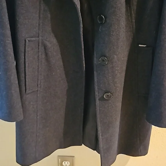 Gorgeous wool coat. Worn once only . Sent To Consignment - Picture 2 of 6